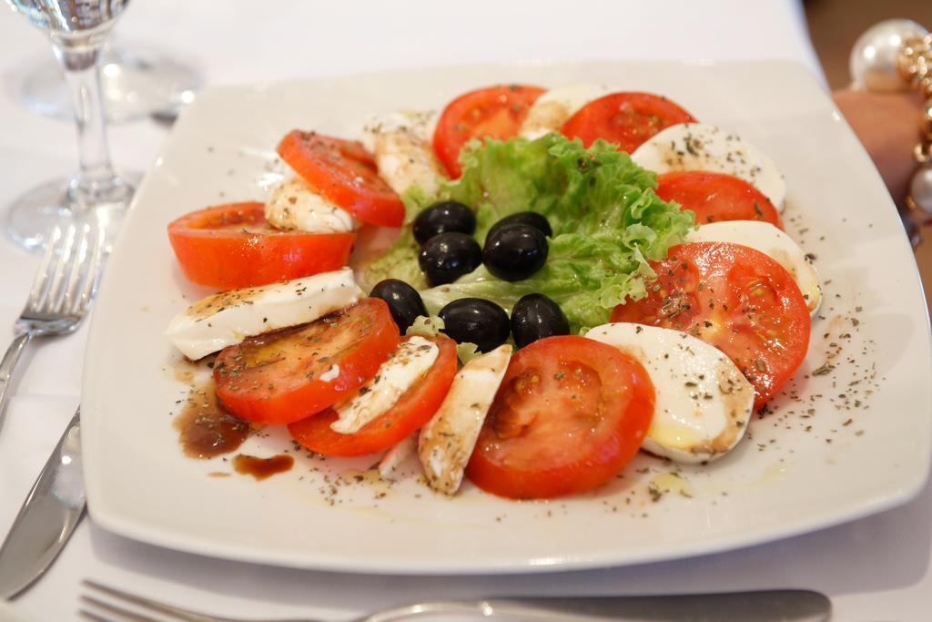 Hotel Zlatni Lav Martinšćica 외부 사진